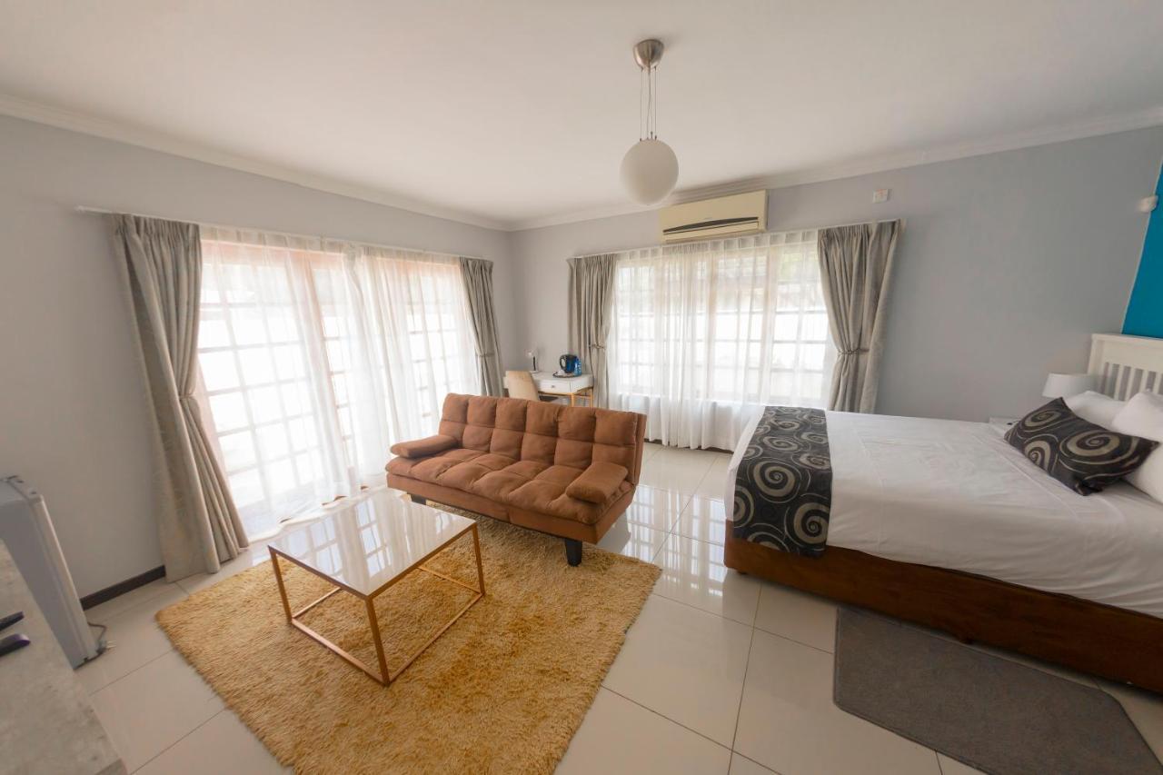 Green Lagoon Guest House Gaborone Exterior photo