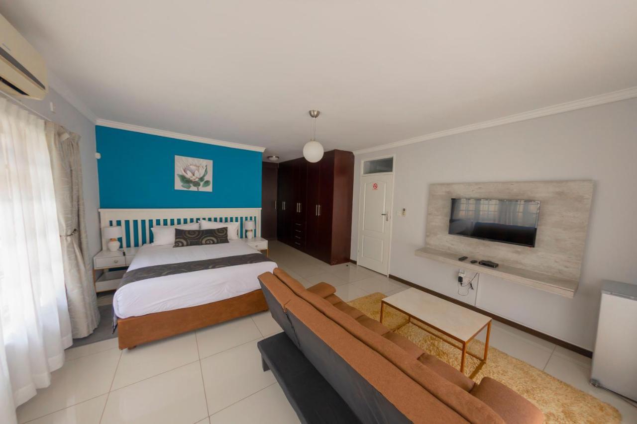 Green Lagoon Guest House Gaborone Exterior photo