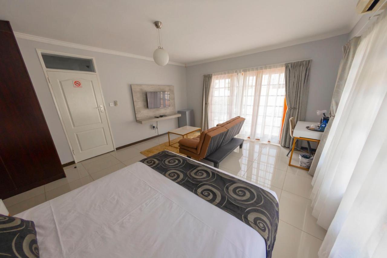 Green Lagoon Guest House Gaborone Exterior photo