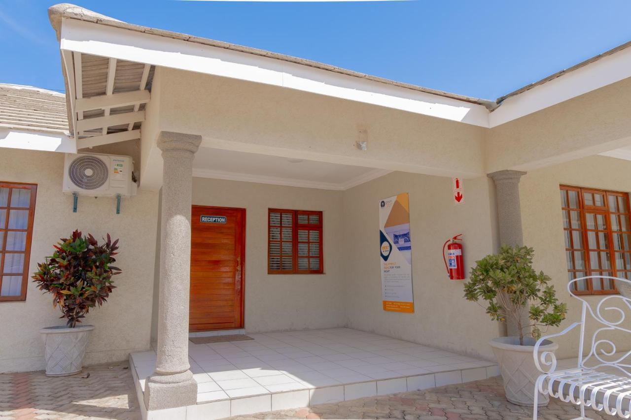Green Lagoon Guest House Gaborone Exterior photo